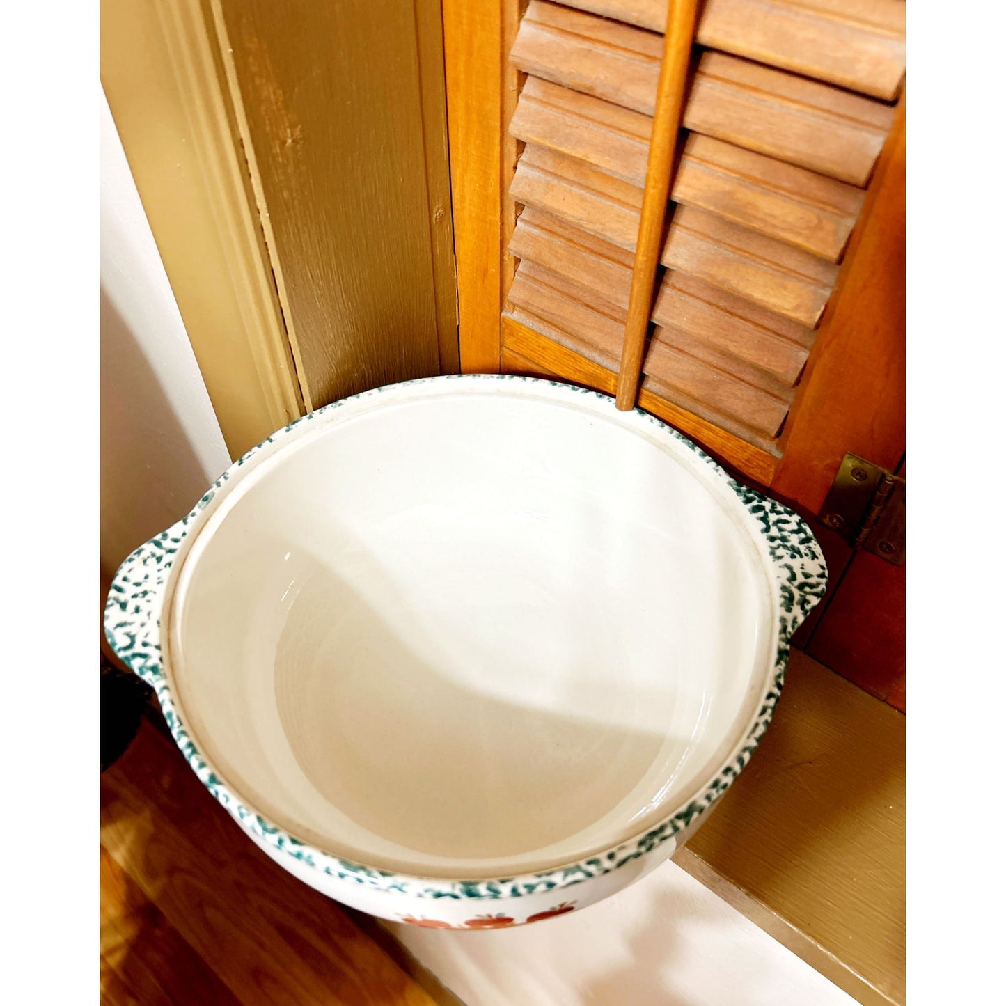 Stoneware Apple Print Serving Bowl with lid