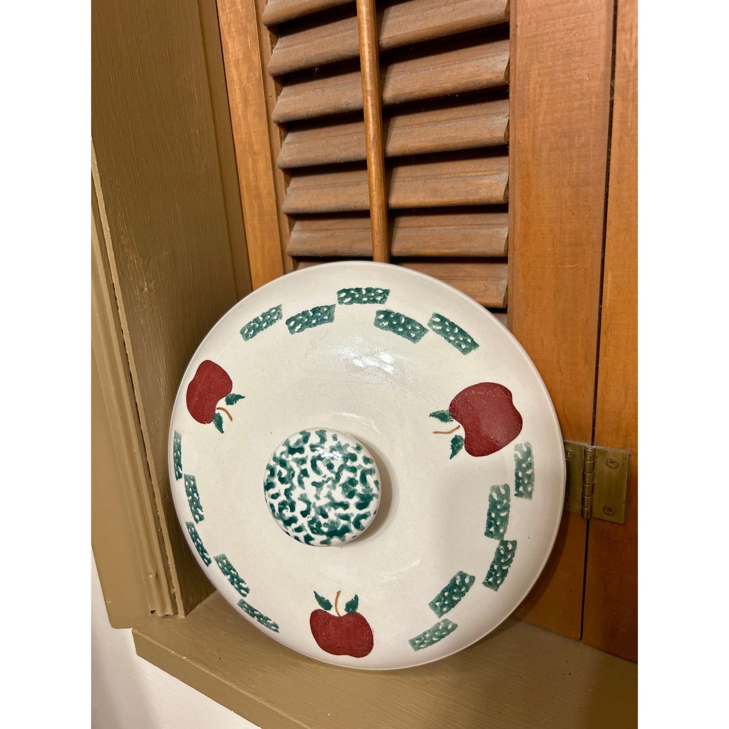 Stoneware Apple Print Serving Bowl with lid