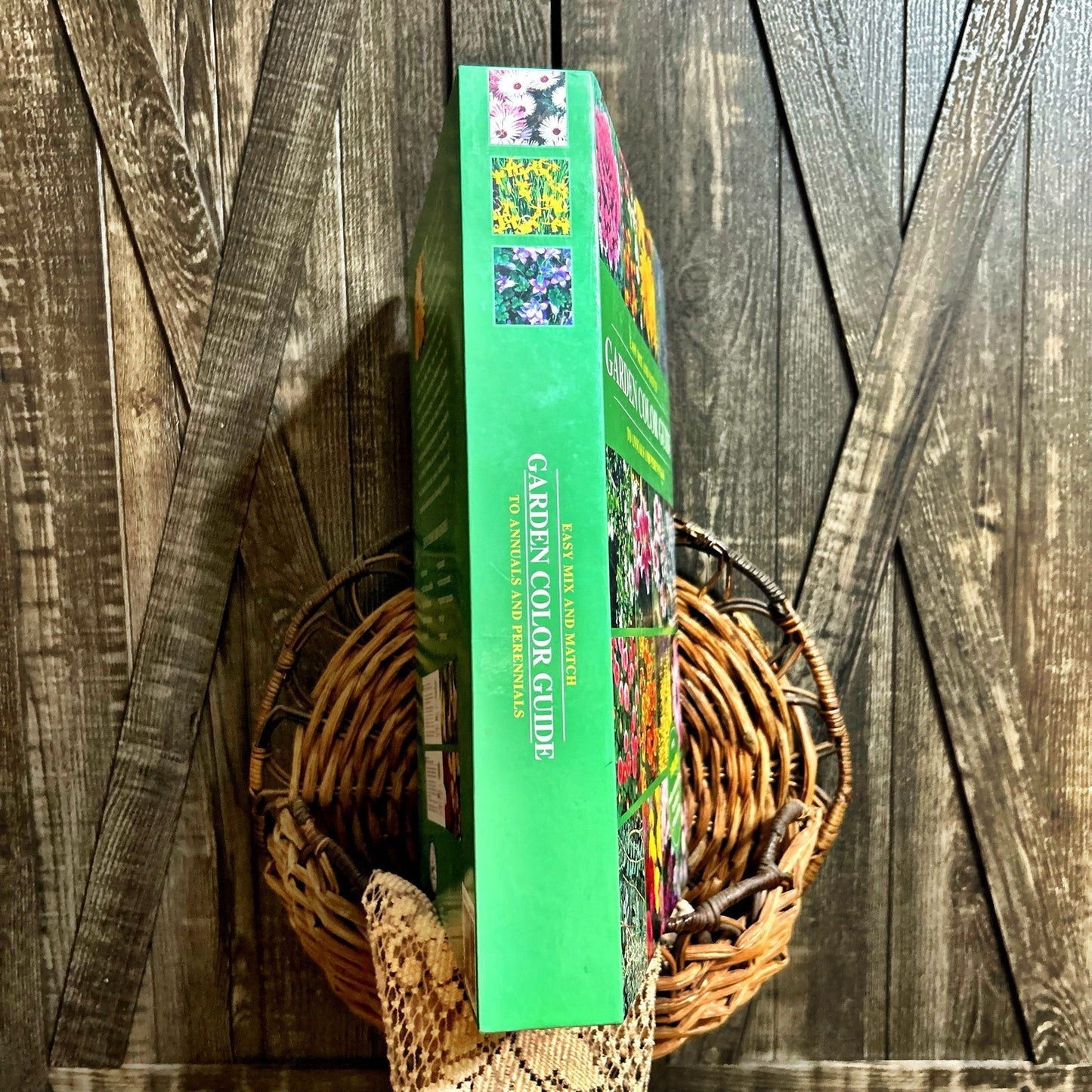 Gardening Book: Garden Color Guide