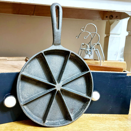 Vintage Cast Iron Skillet; 8 section cornbread